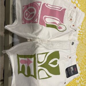 Levi's LOVE Shorts with Pink and Green Pattern